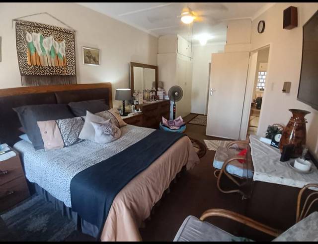 3 BEDROOM APARTMENT FOR SALE IN UVONGO BEACH